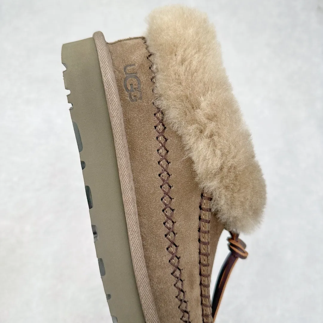 Pick up locally💰560 UGG 8258 Alpine shallow mouth autumn and winter sheep fur integrated snow boots. All shoes are made of ZP same factory. Longfeng A-grade Australian imported sheep fur integrated brand OEM production line. Fully follow the ZP process. Original pattern maker of the OEM. Adhering to the principle of no original shoes and no development selection. Pay attention to every detail. The most authentic version on the market TREADLITE "Light Wing" technology outsole Lightweight/durable/flexible/pile size: 35 36 37 38 39 40 Coding: by2936090